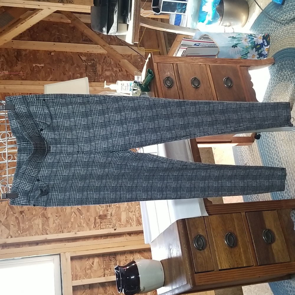 Seven 7 Pull On Legging pants. Size medium